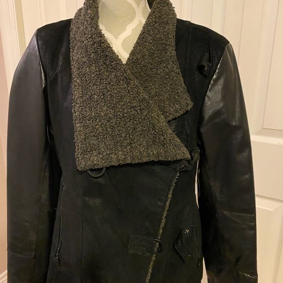 Danier Genuine Leather Jacket - Picture 3 of 7